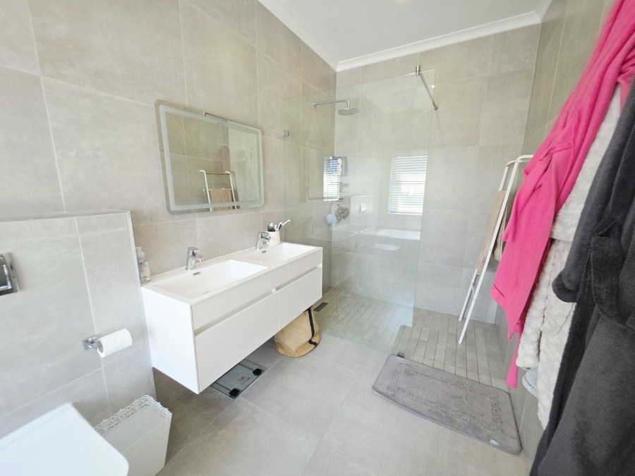 4 Bedroom Property for Sale in Sandown Western Cape